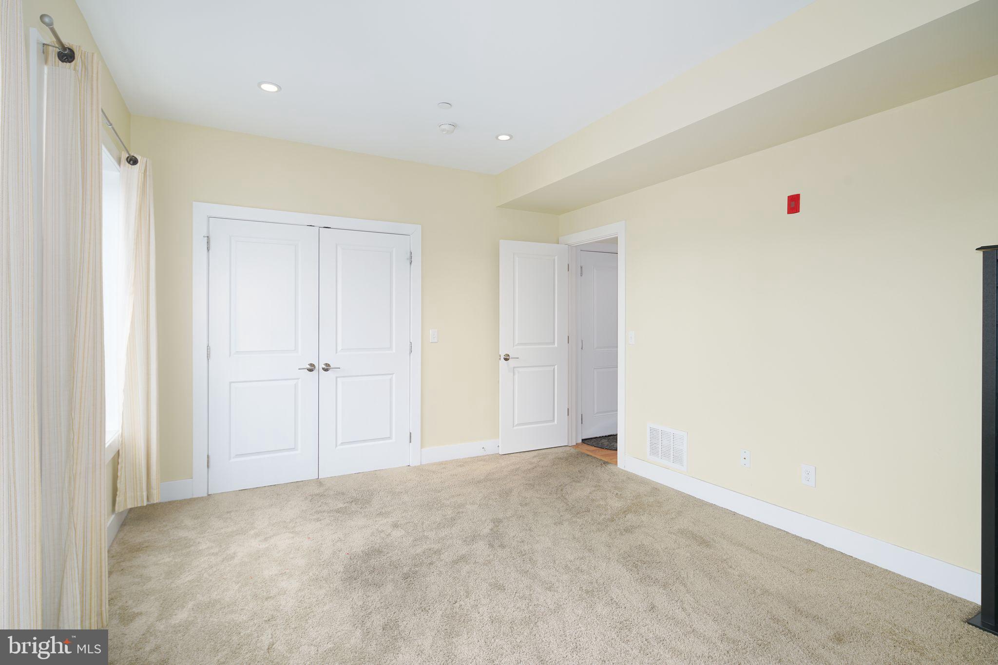 110-112 NAUDAIN ST #4
