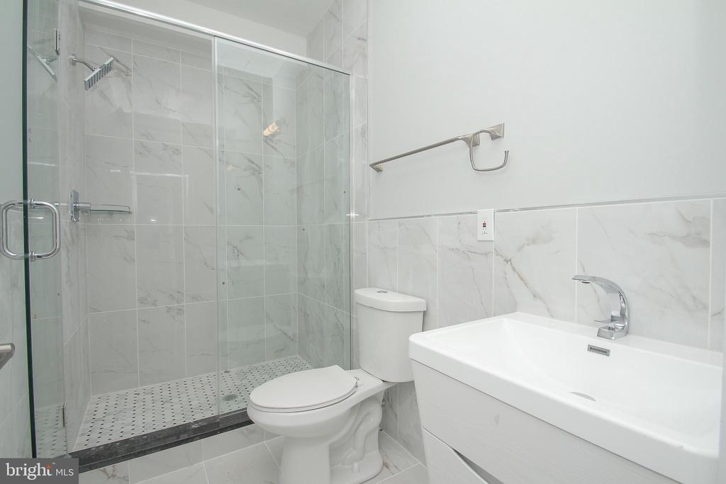 2423 FRANKFORD AVE #3F
