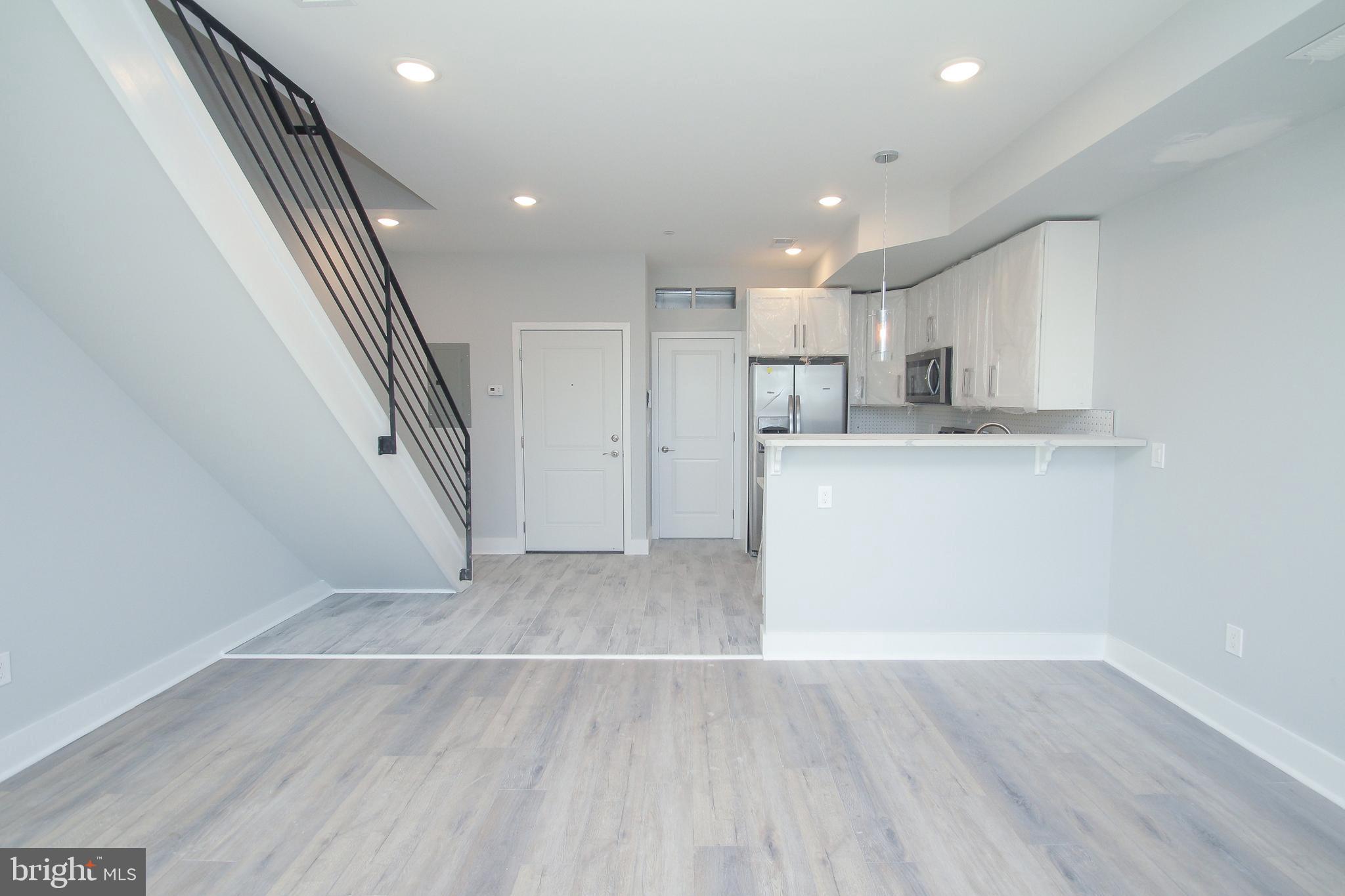 2423 FRANKFORD AVE #3F