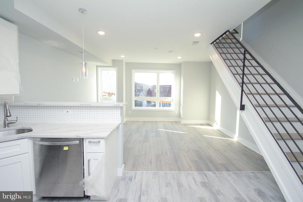 2423 FRANKFORD AVE #3F