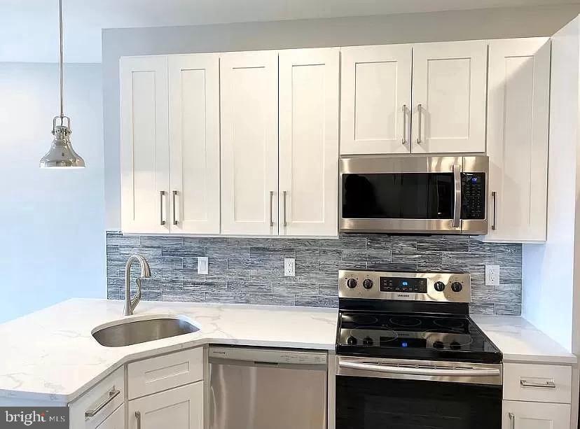 2425 FRANKFORD AVE #3