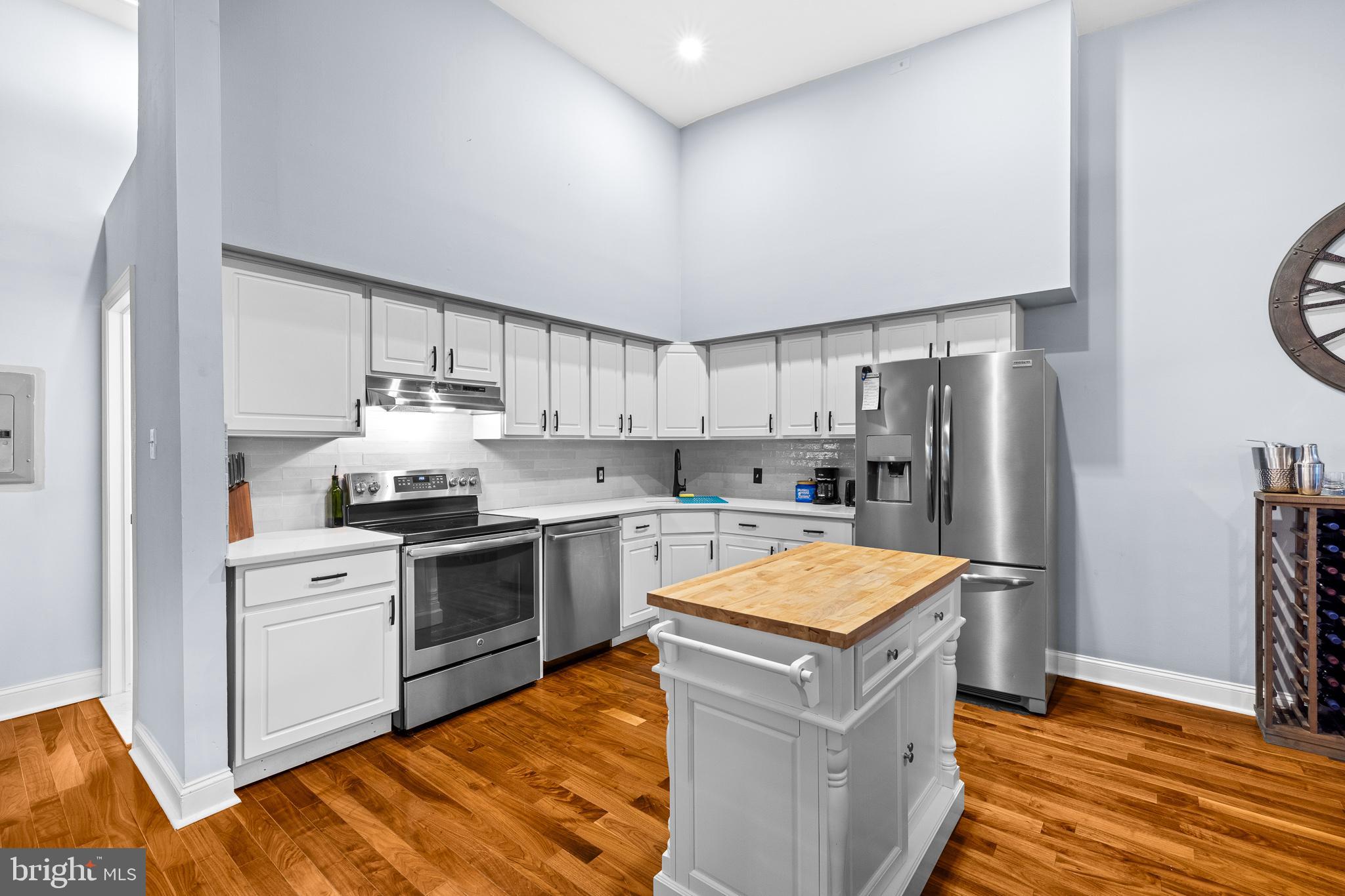 104 N 2ND ST #402