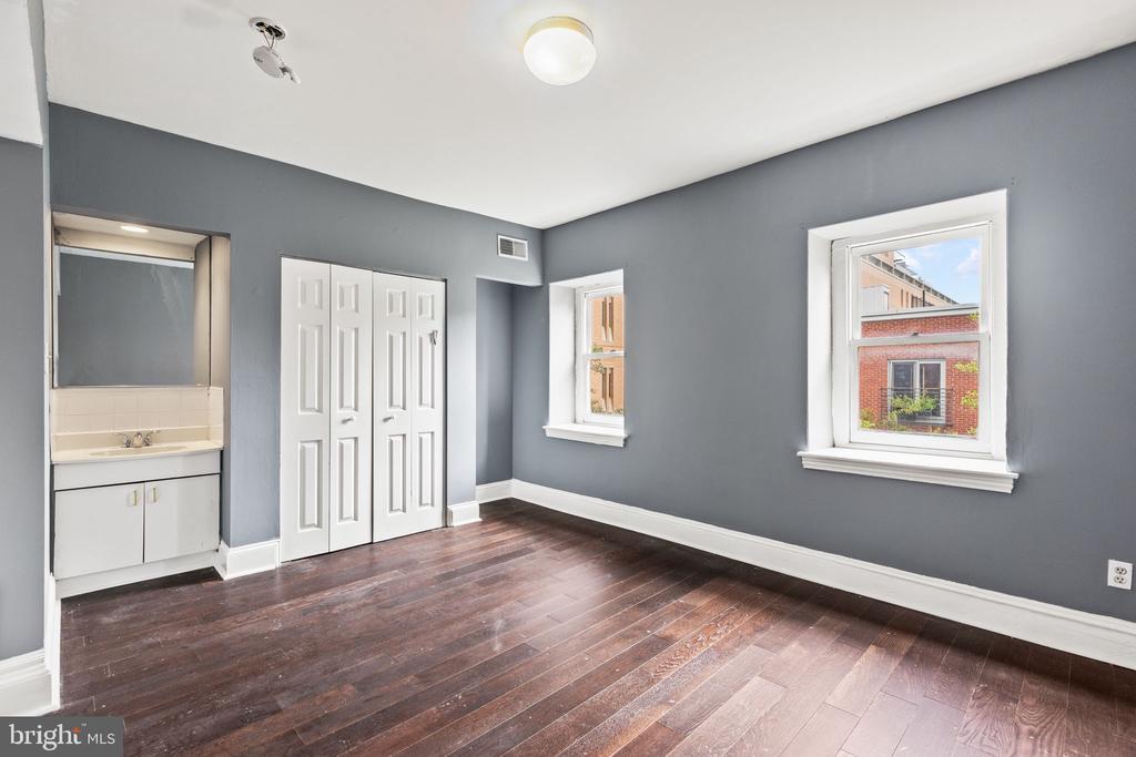 262 S 11th St