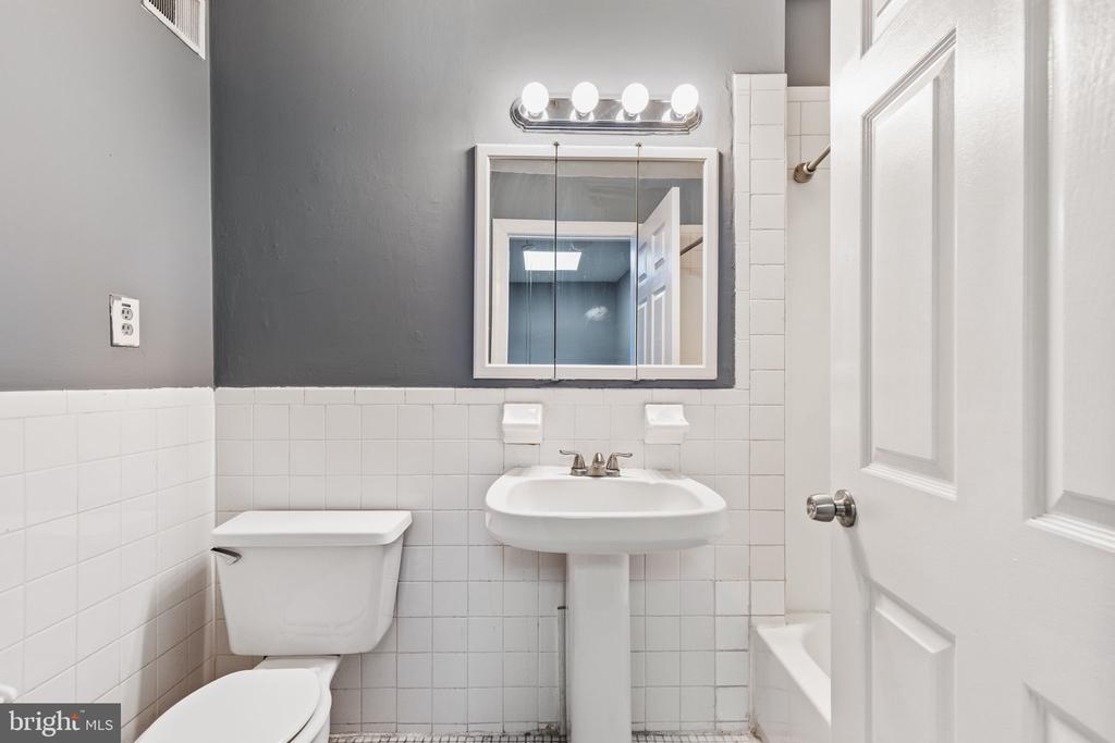 262 S 11th St
