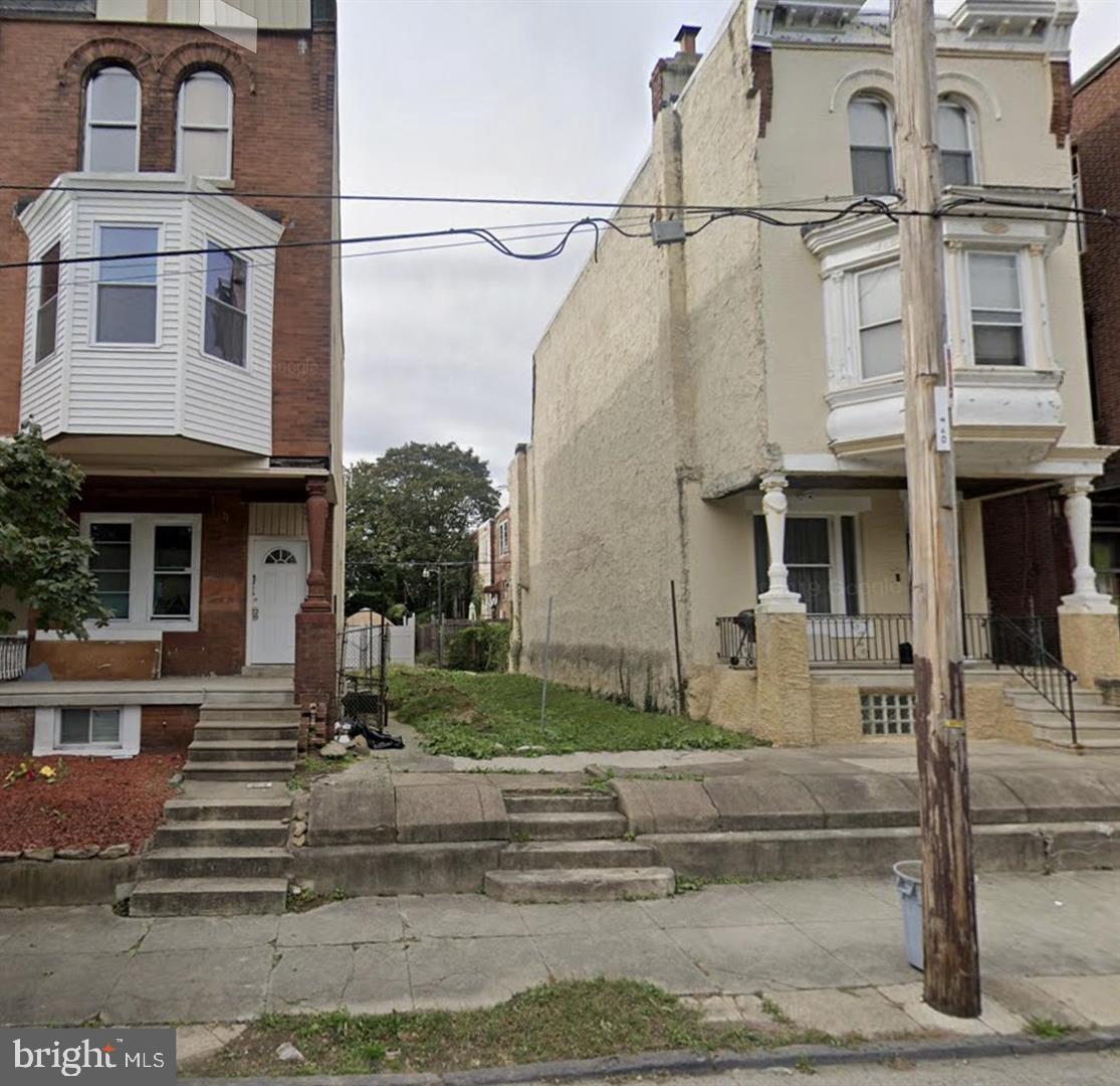 609 E Locust Ave