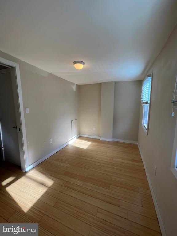 1211 E OXFORD STREET