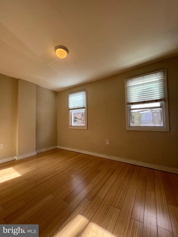 1211 E OXFORD STREET