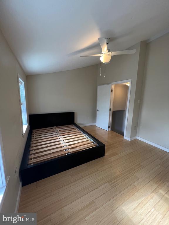 1211 E OXFORD STREET