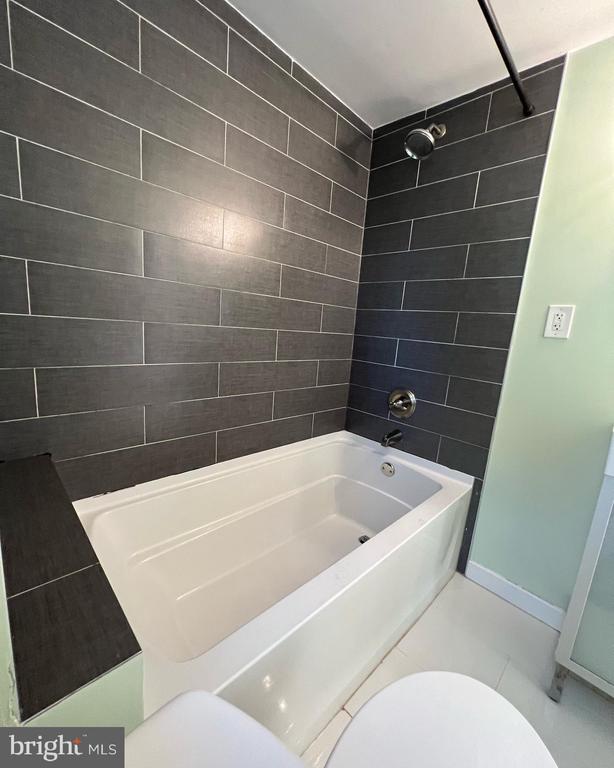 1211 E OXFORD STREET