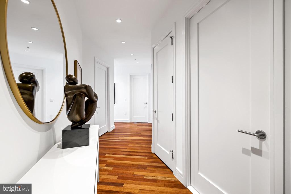 1414 S Penn Sq #32b