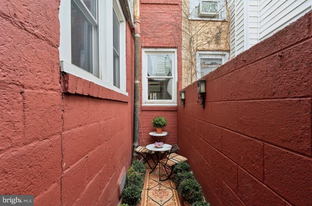 2224 RITTER STREET