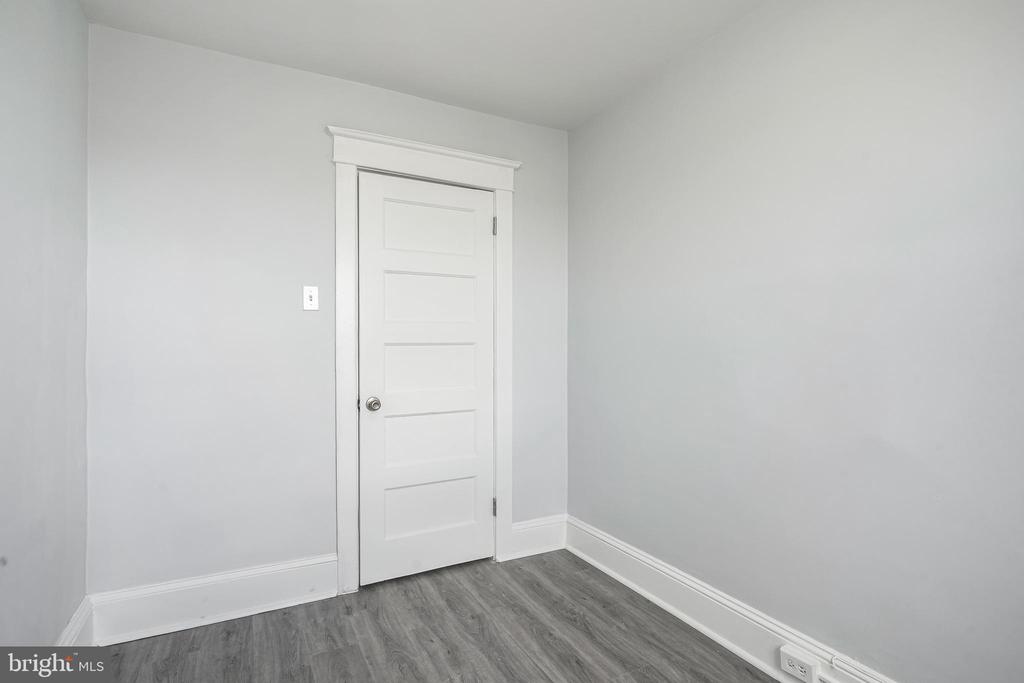808 Kenmore Rd