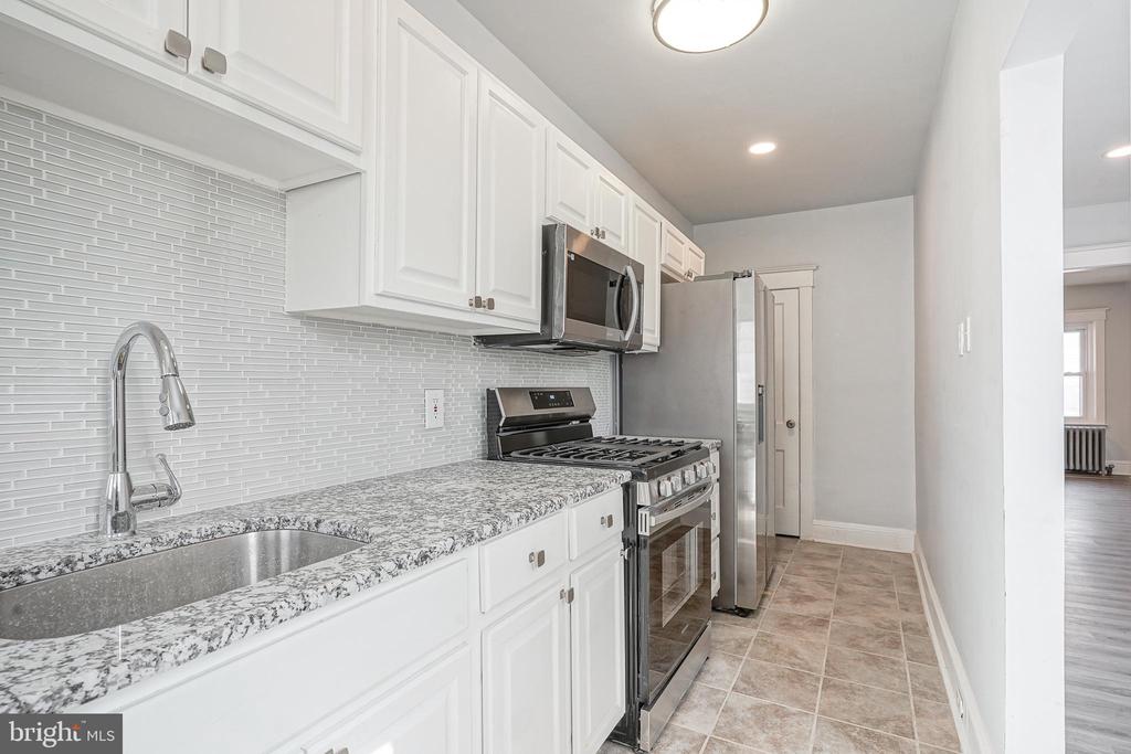 808 Kenmore Rd