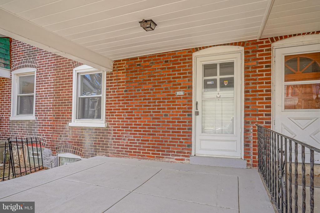808 Kenmore Rd