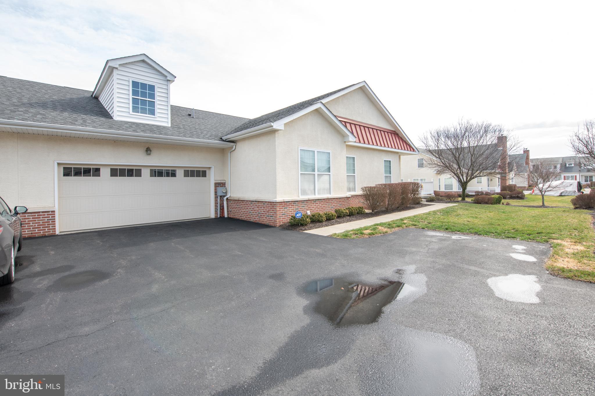 15051 Dahlia Dr