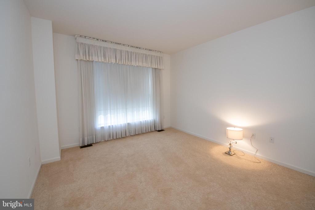 15051 Dahlia Dr