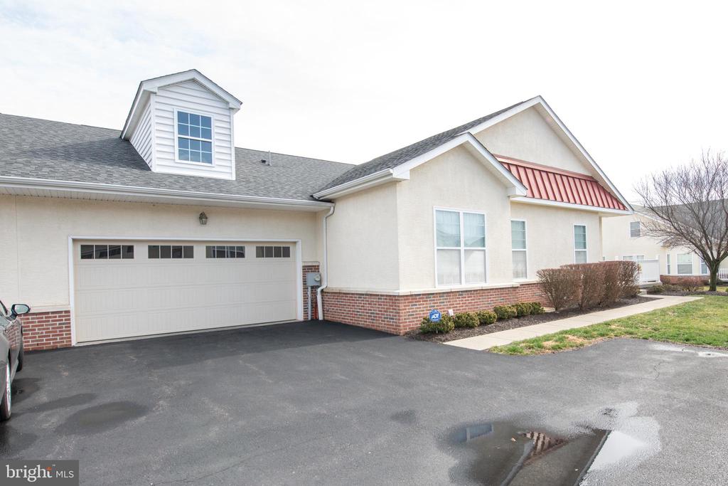 15051 Dahlia Dr