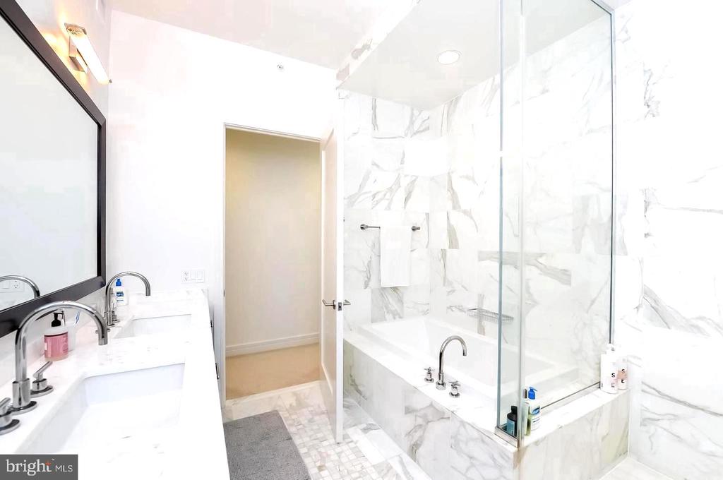 1414 S PENN SQUARE Unit: 37A