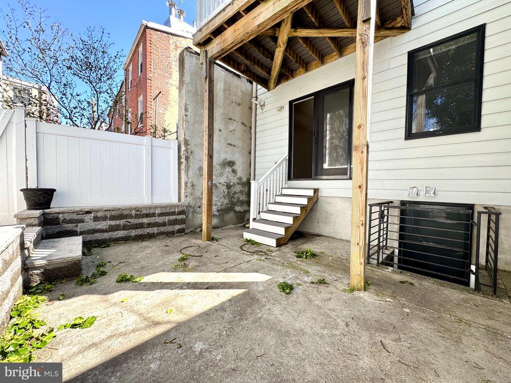 1014 E MOYAMENSING AVE #2