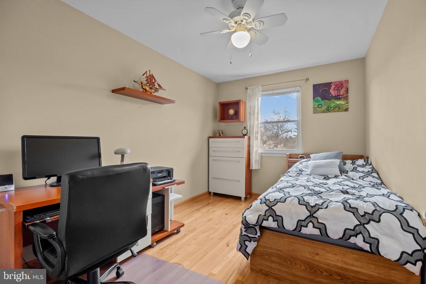 837 N Centennial Sq N