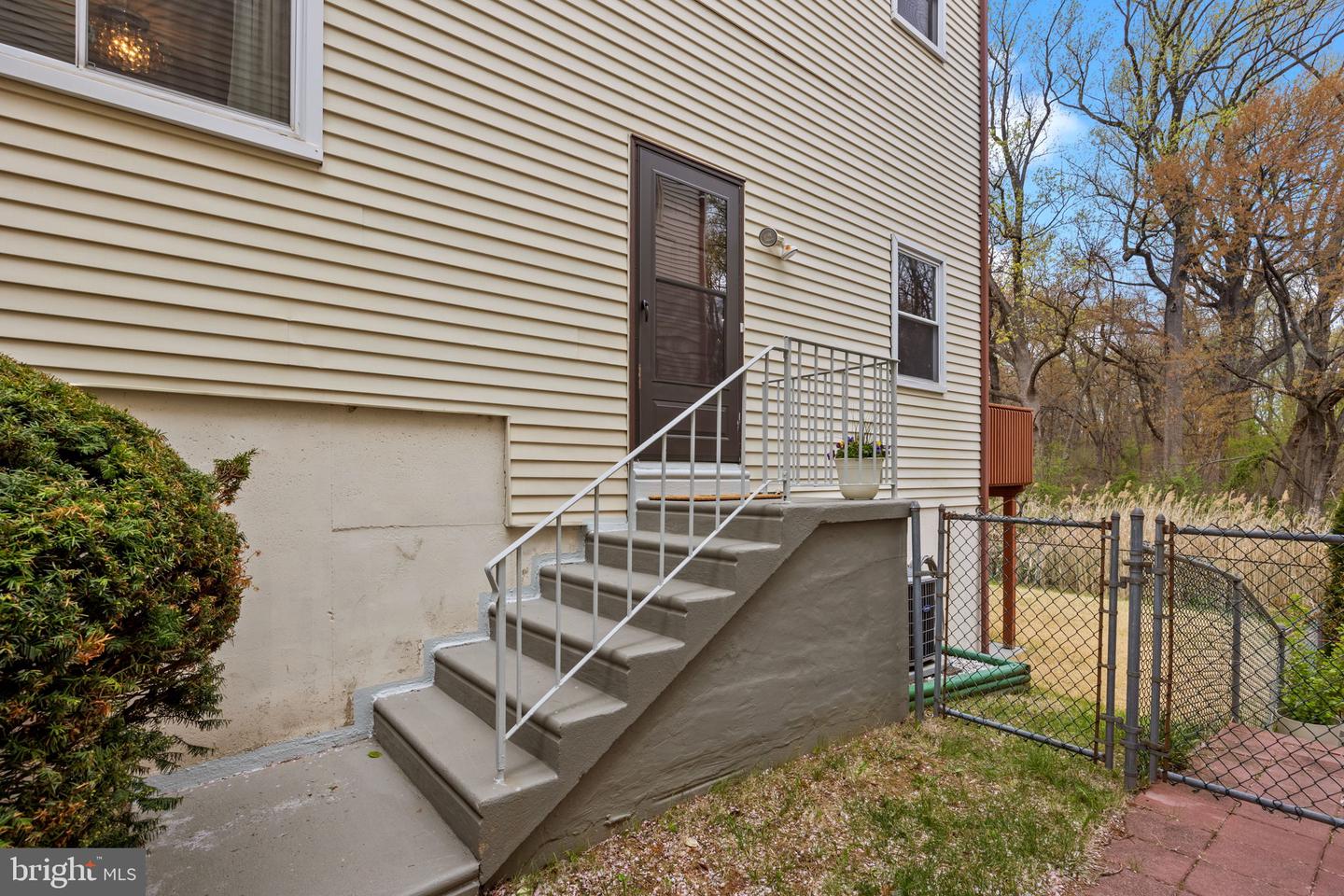 837 N Centennial Sq N