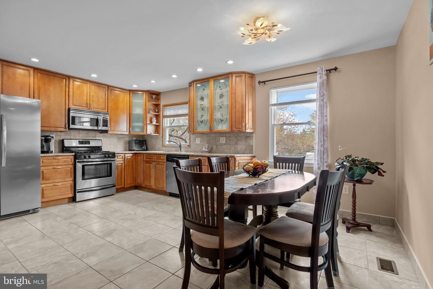 837 N Centennial Sq N