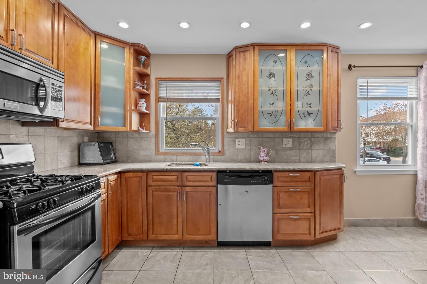 837 N Centennial Sq N