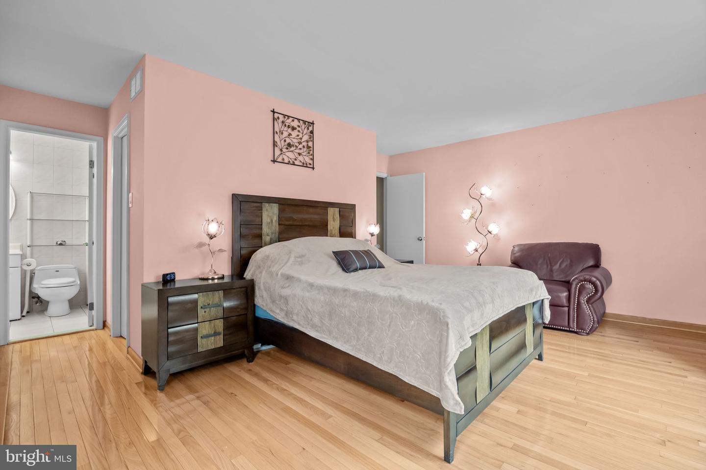 837 N Centennial Sq N