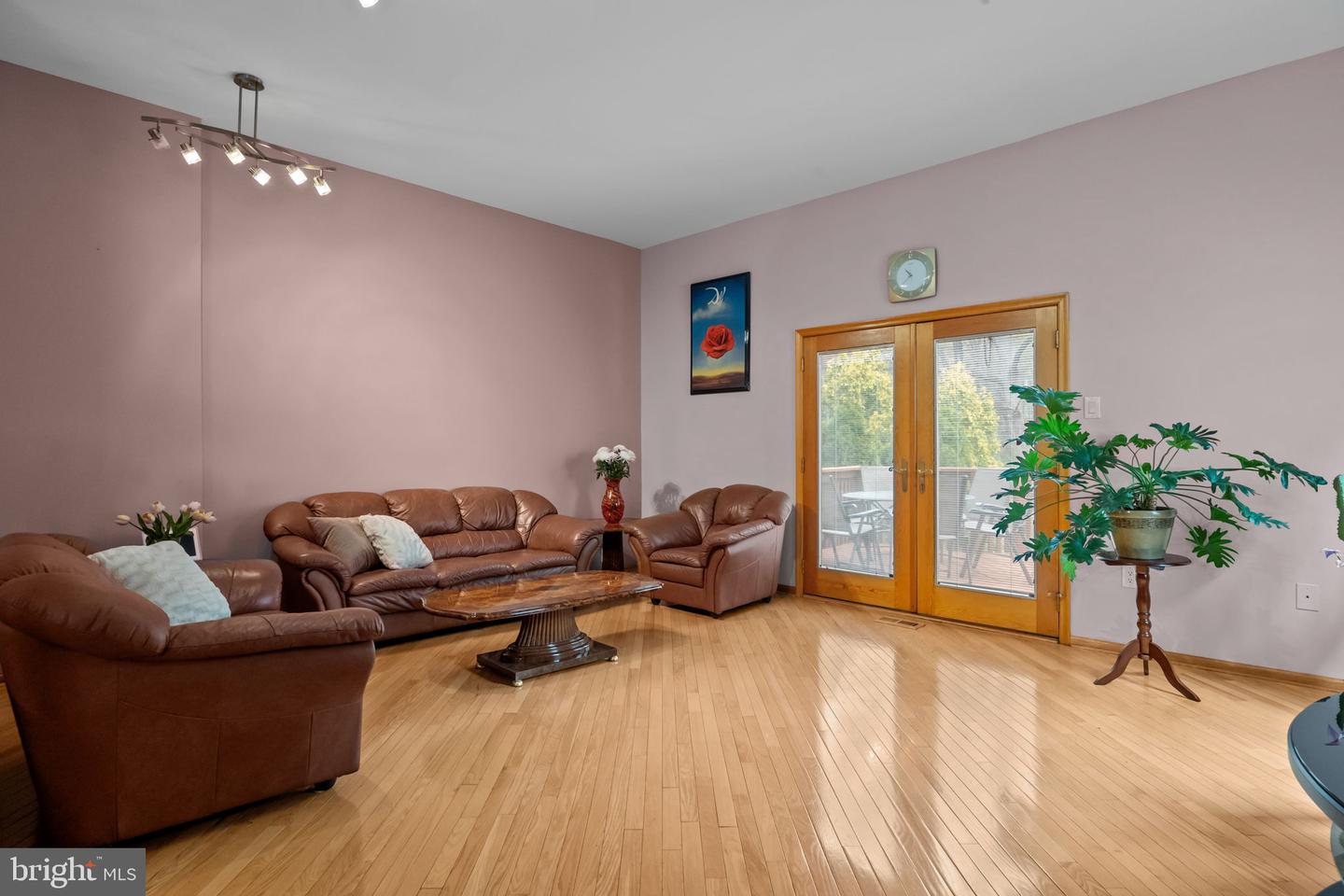 837 N Centennial Sq N