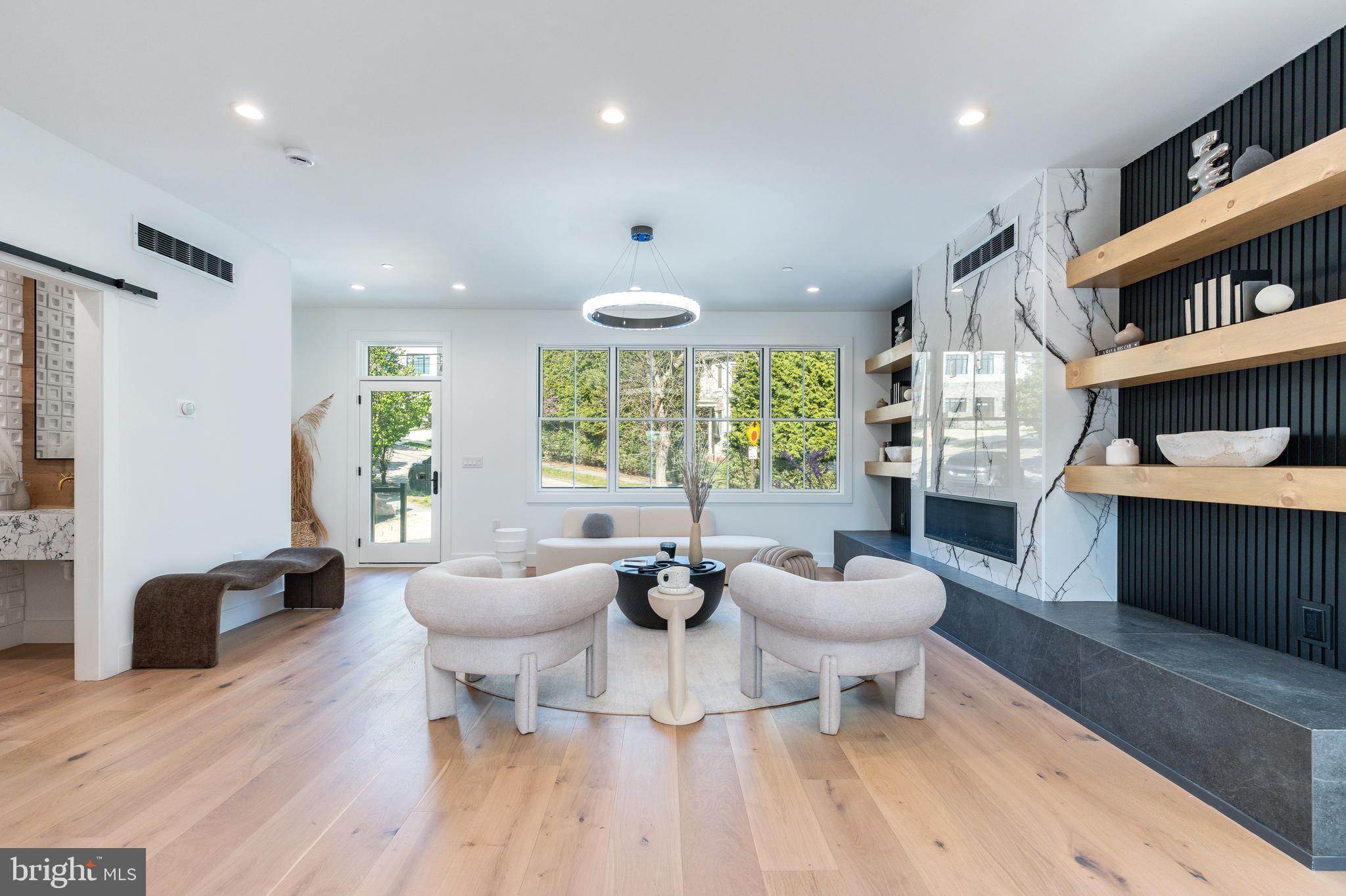 112 Righter St