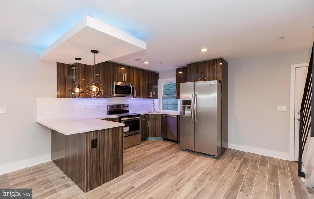 2564 FRANKFORD AVE #3R