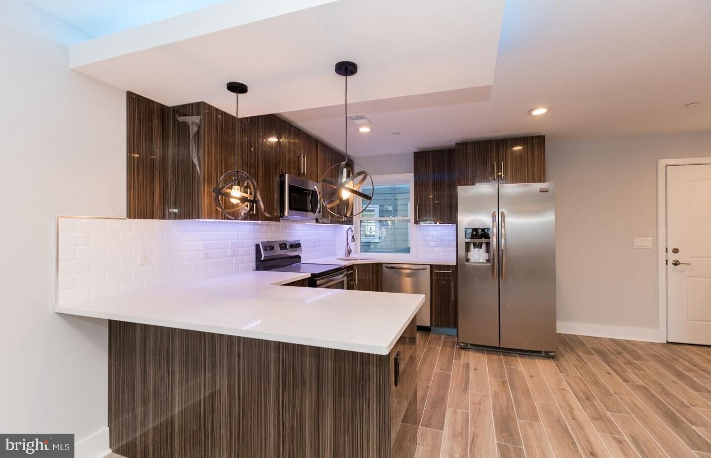 2564 FRANKFORD AVE #3R