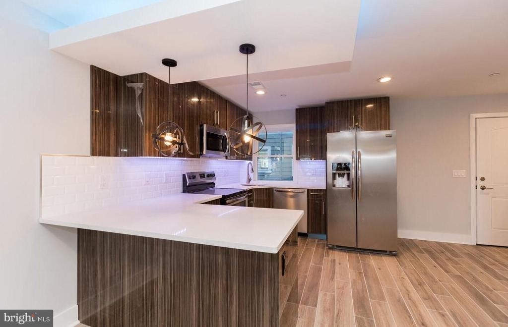 2564 FRANKFORD AVE #3R