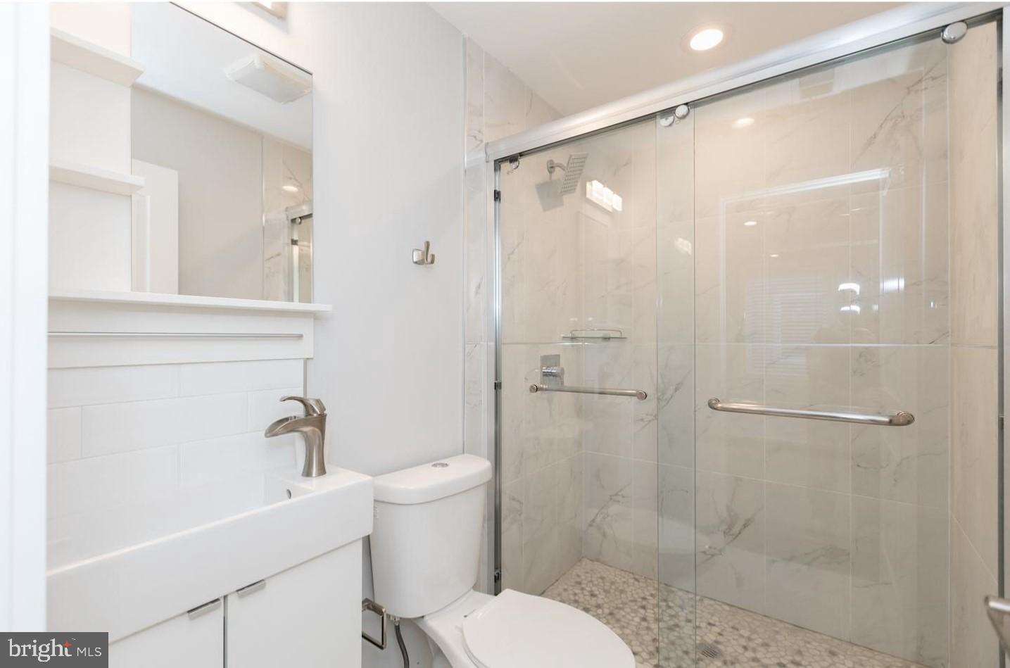 2564 FRANKFORD AVE #3R