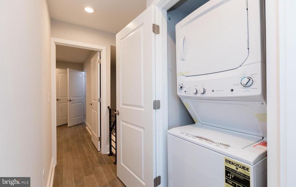2564 FRANKFORD AVE #3R