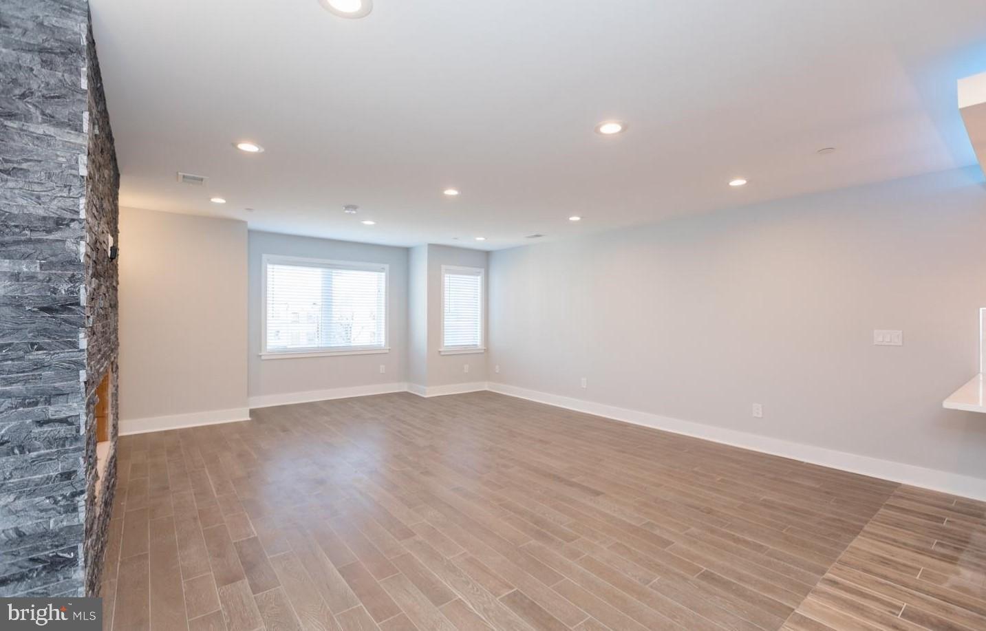 2564 FRANKFORD AVE #3R