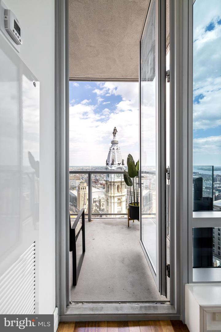 1414 S PENN SQ #18B