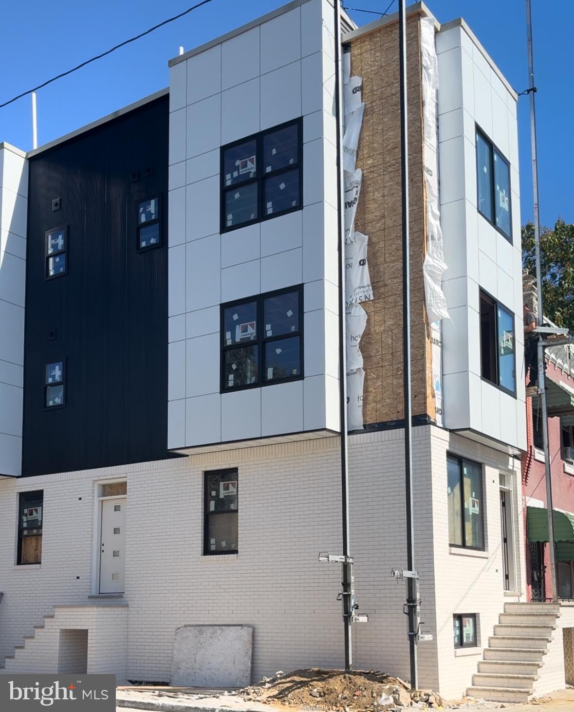 2713 W Montgomery Ave