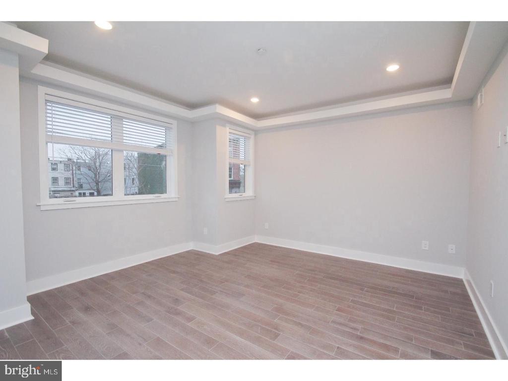 2564 FRANKFORD AVE #2