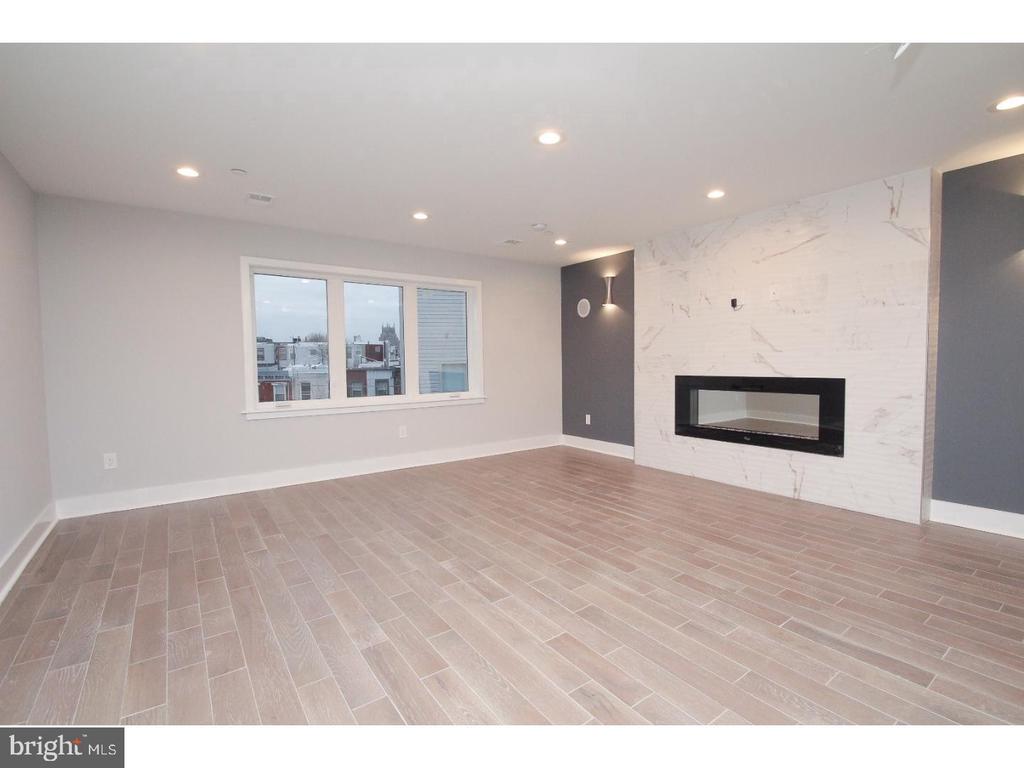 2564 FRANKFORD AVE #2
