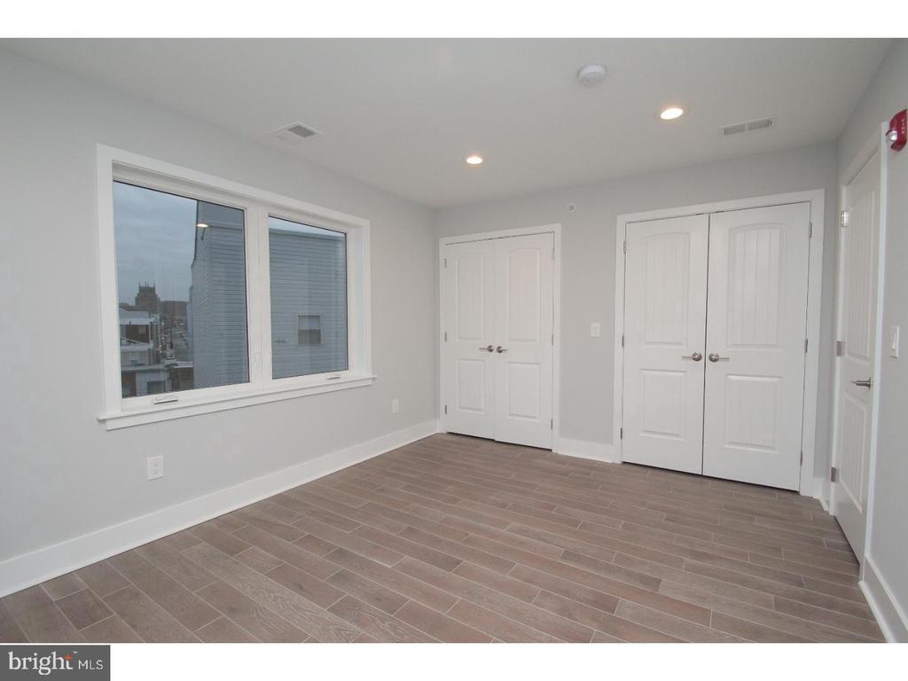 2564 FRANKFORD AVE #2