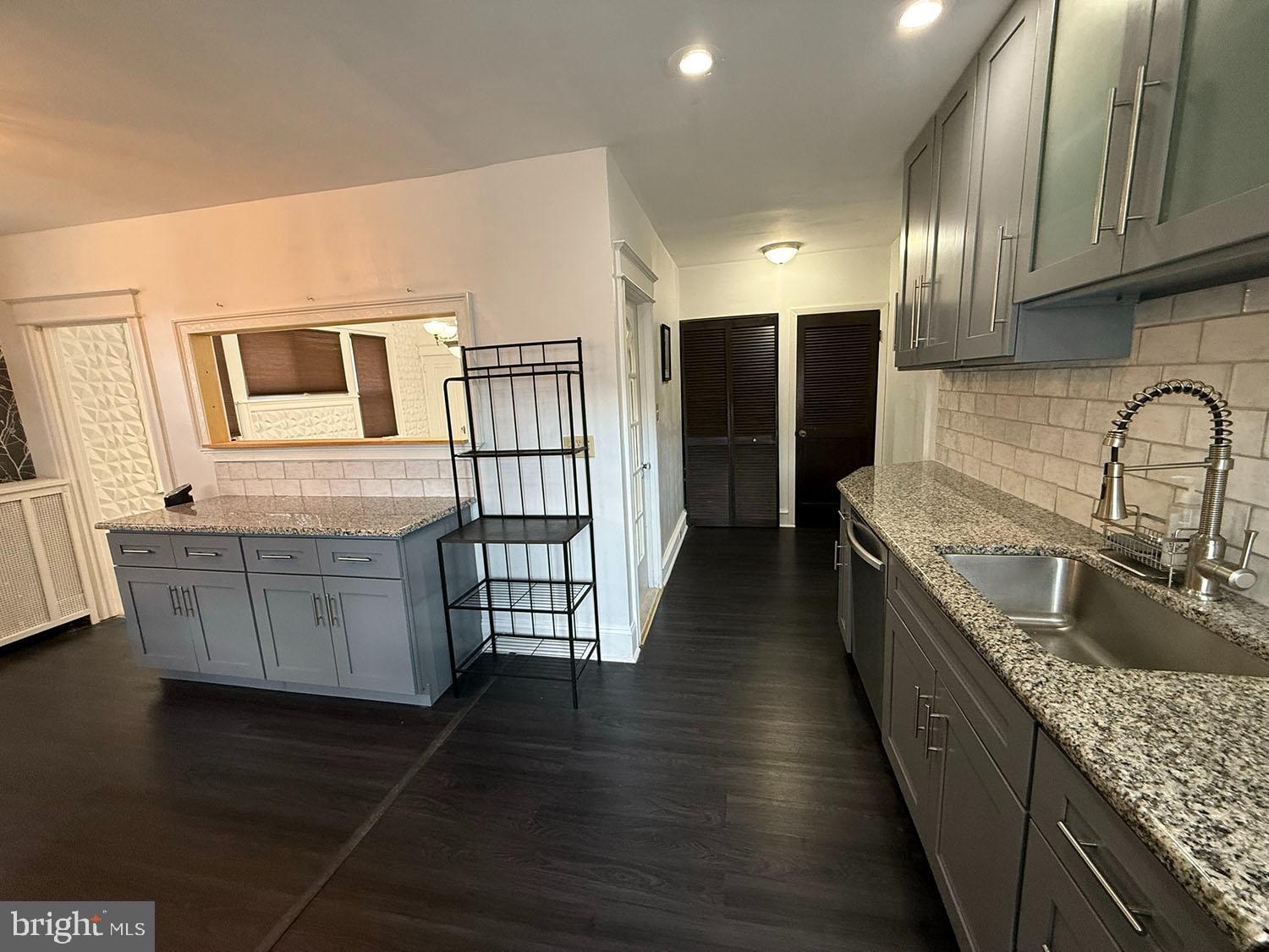 5902 E Roosevelt Blvd