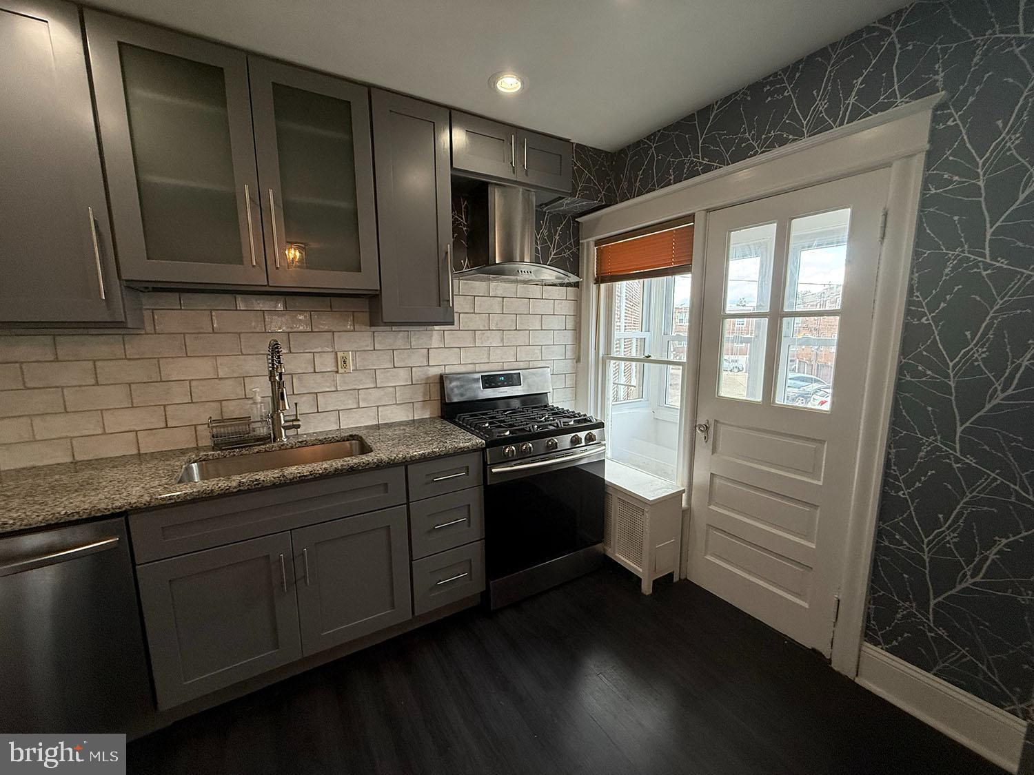 5902 E Roosevelt Blvd