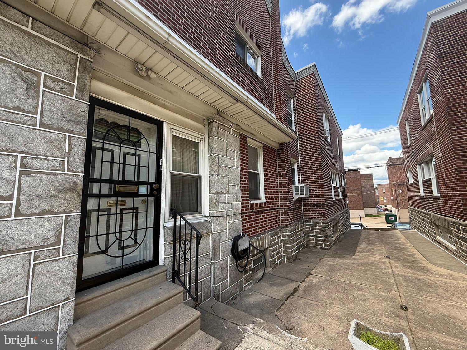 5902 E Roosevelt Blvd