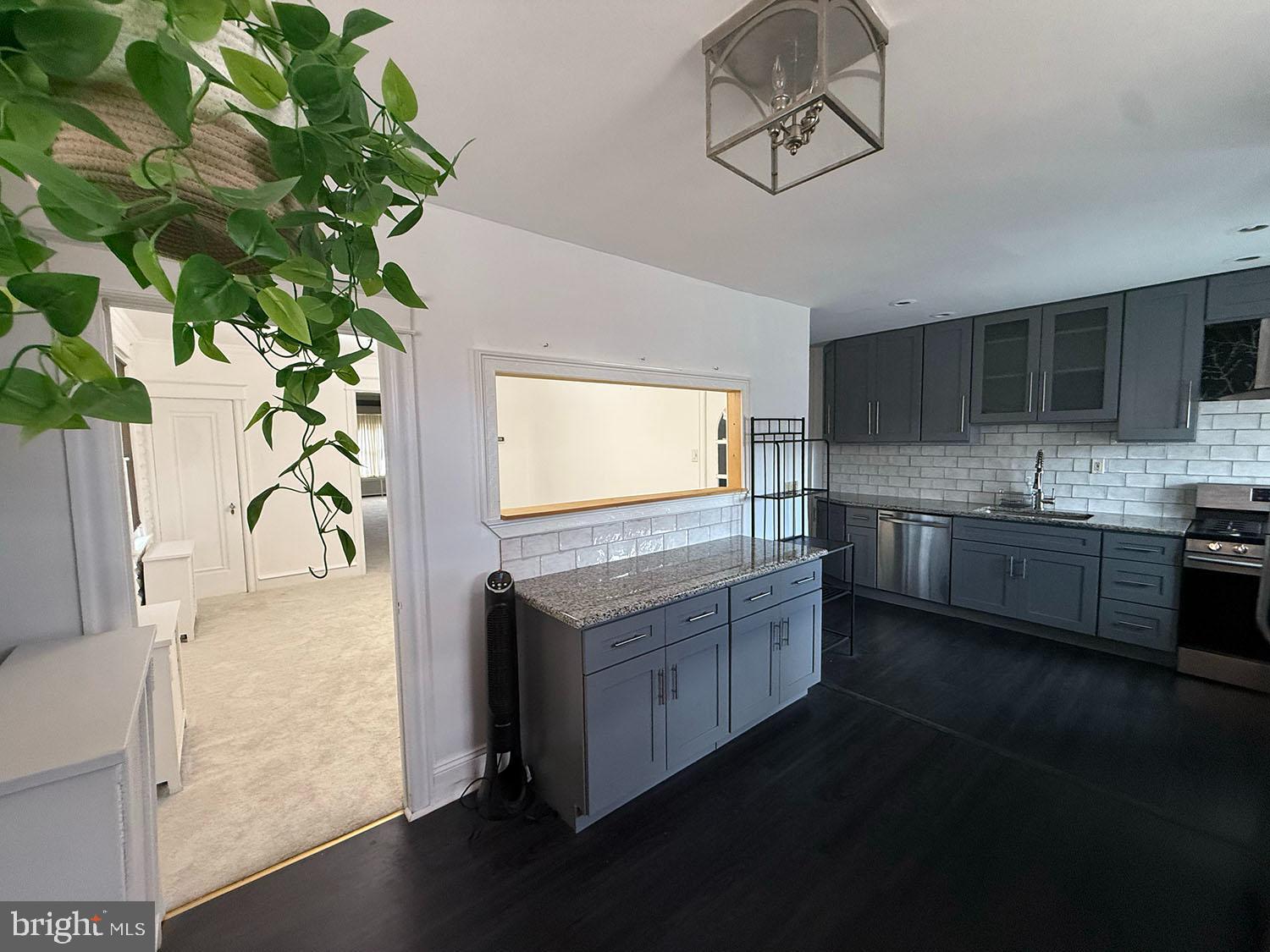 5902 E Roosevelt Blvd