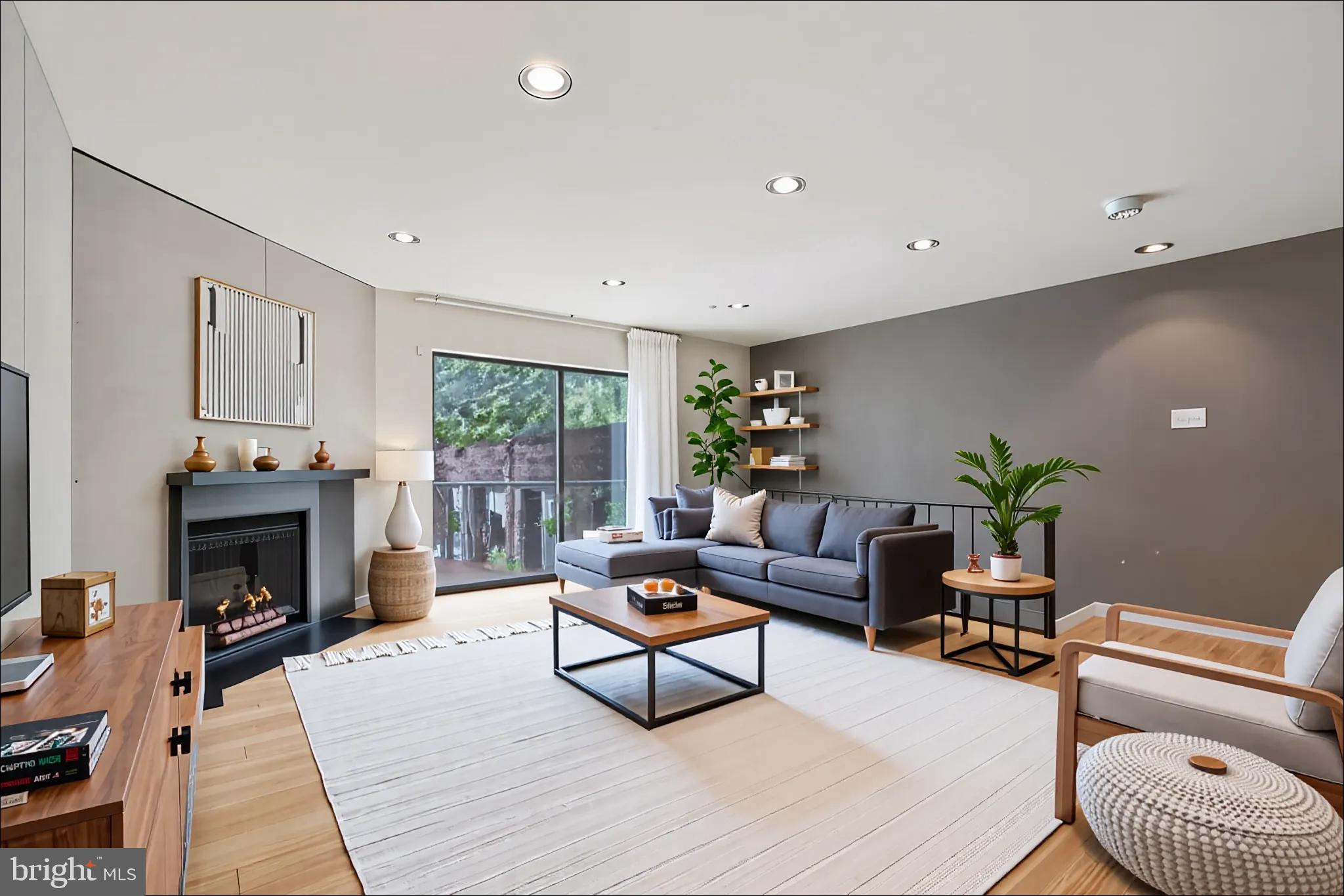 2213-25 Race St #202