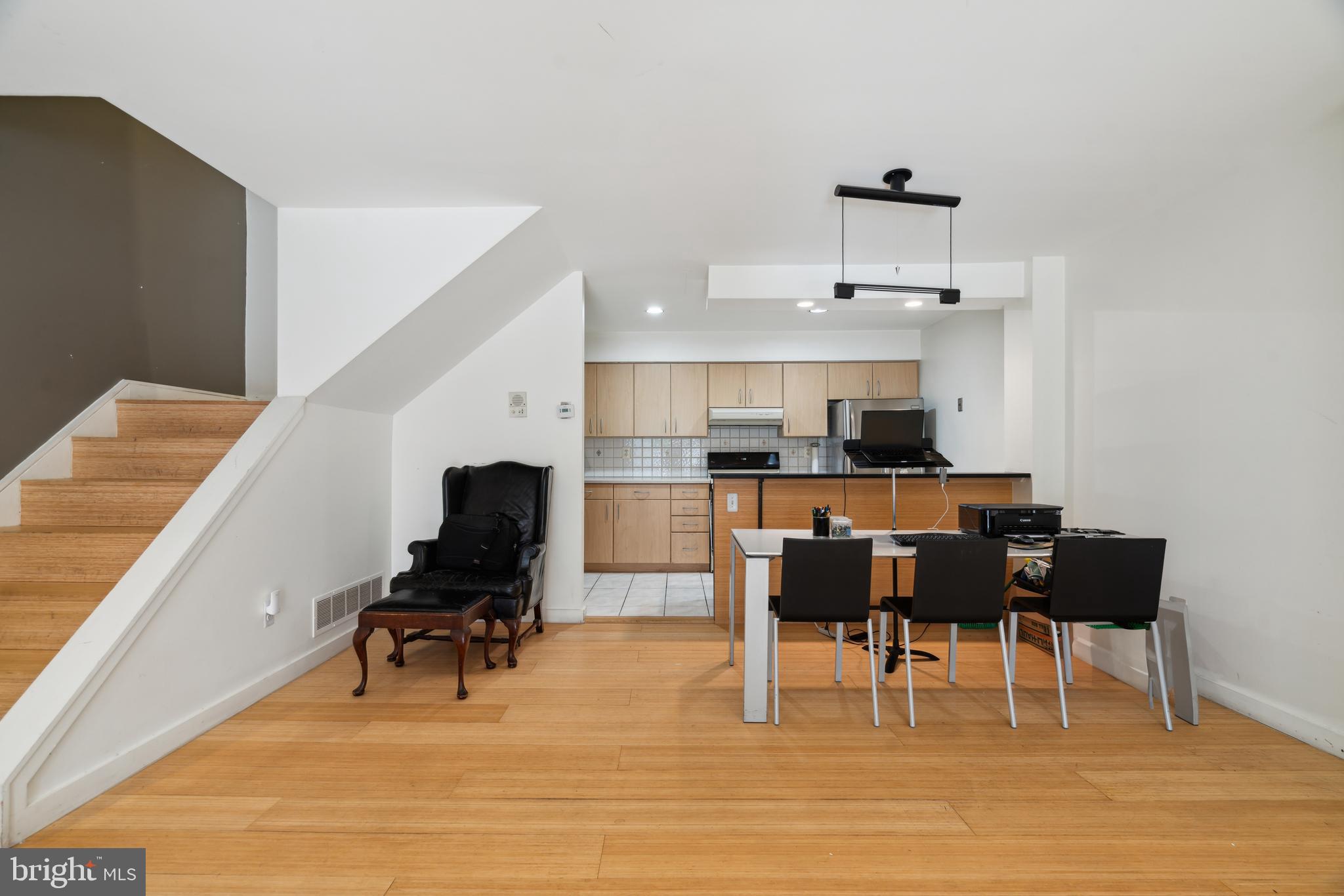 2213-25 Race St #202