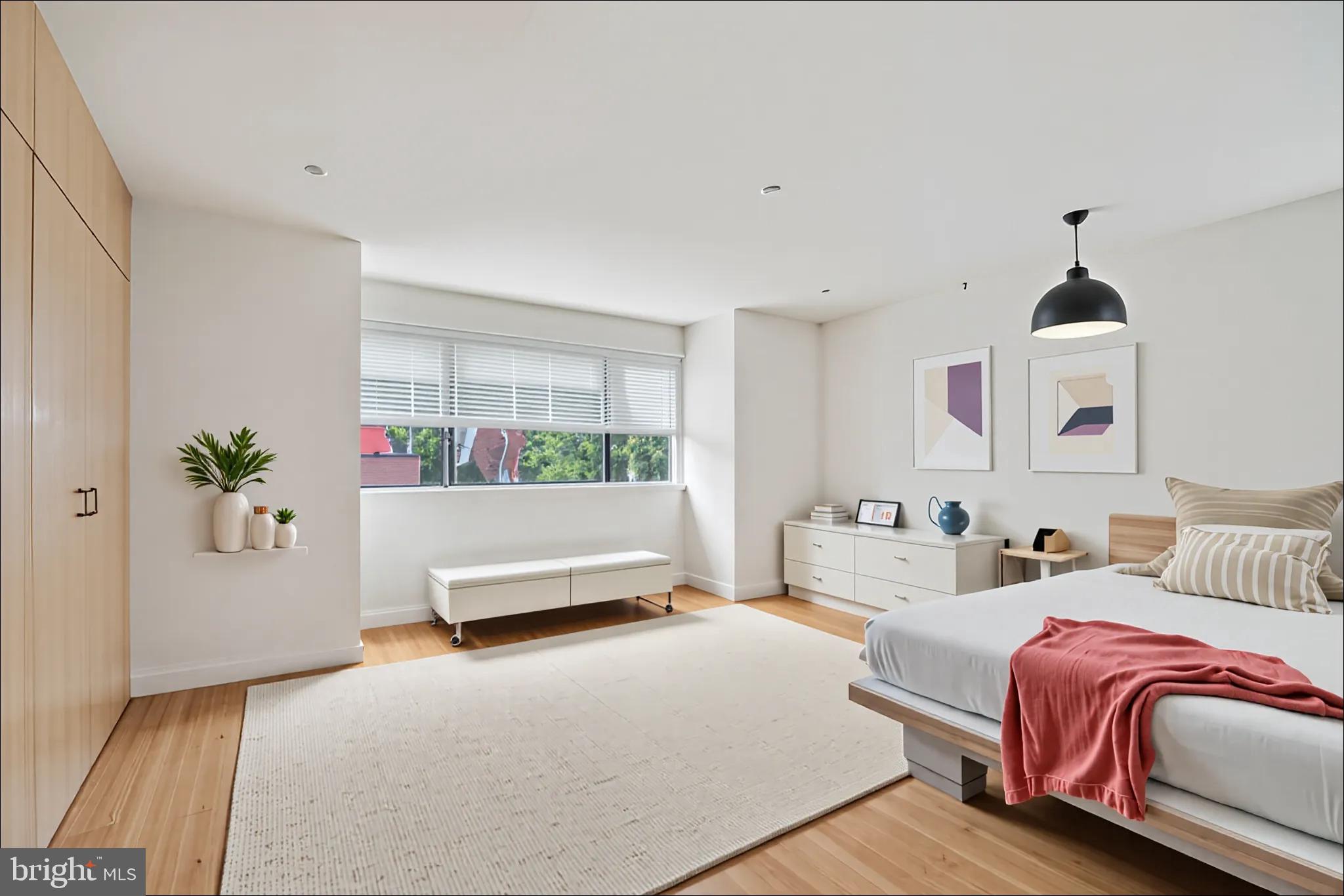 2213-25 Race St #202