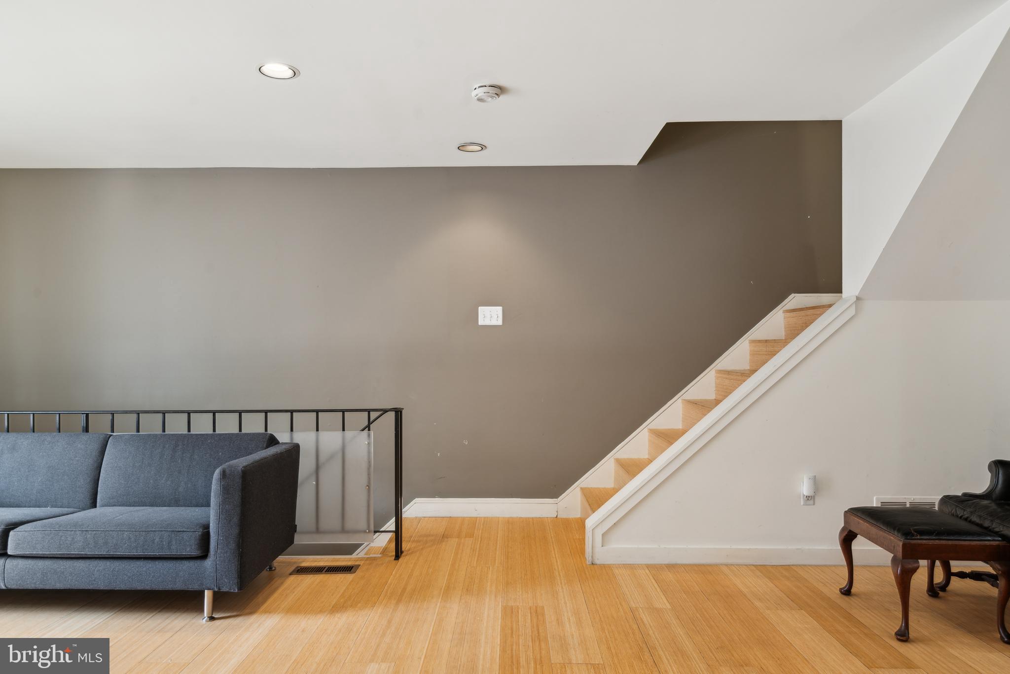 2213-25 Race St #202