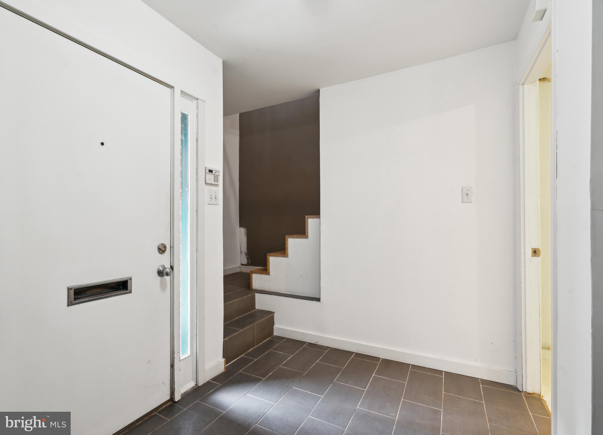 2213-25 Race St #202